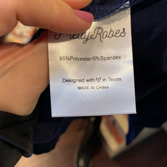 Like new Pretty robes robe - Picture 3 of 3